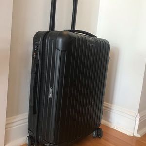 Rimowa carry on BLACK